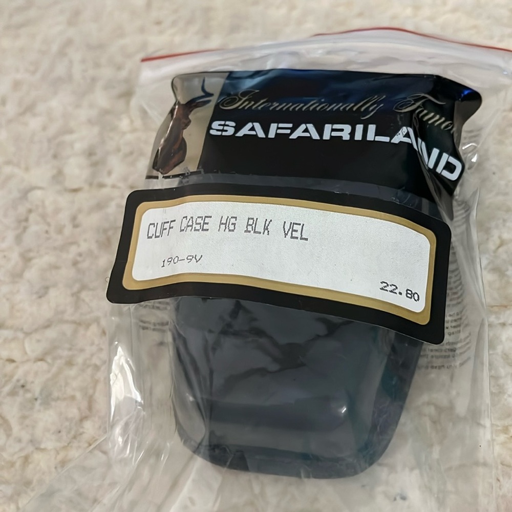 Safariland. Single handcuff Cuff case. Black clarion.